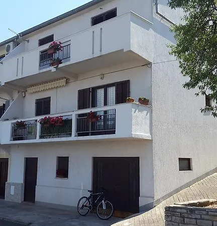 Nera Apartment *